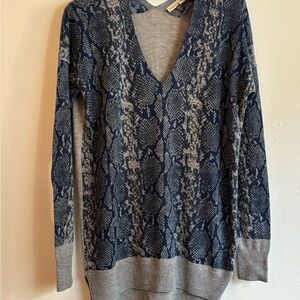 Rebecca Taylor Navy and Gray Patterned V-Neck Sweater
